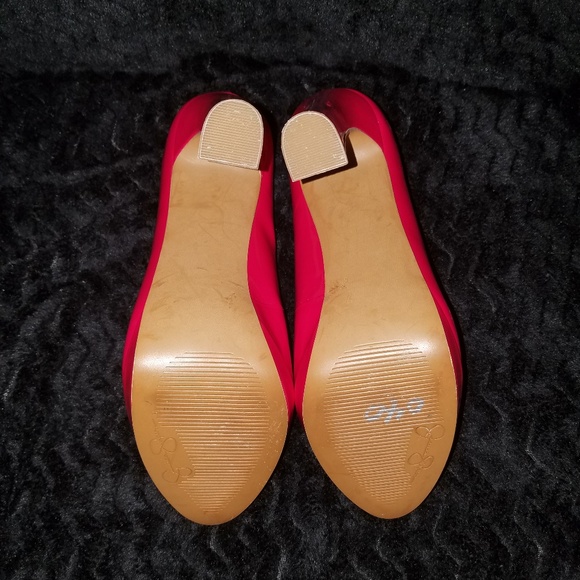 Jessica Simpson Cherry Red High Heels with a Bow - Picture 6 of 7